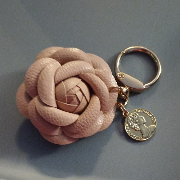 Flower Keychain - Picture 3 of 6